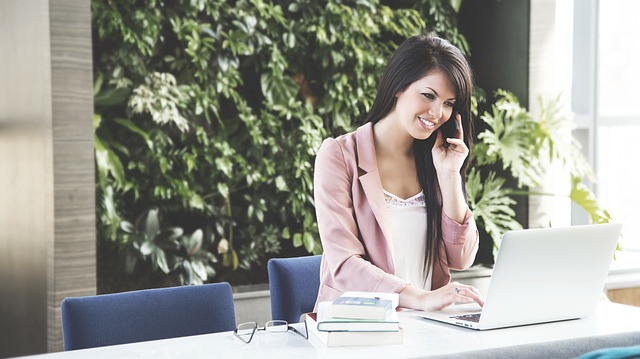 Mediul de business feminin românesc față în față cu cel internațional woman-690036_640