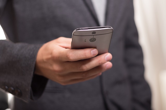 Când email-ul dă greş, întoarce-te la comunicarea tradiţională telephone-586266_640
