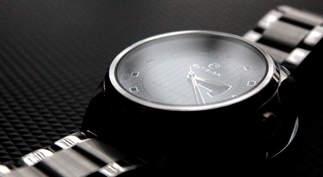 Max Igor Muller: „Today nobody needs to buy a watch…” wrist-watch-573395_640