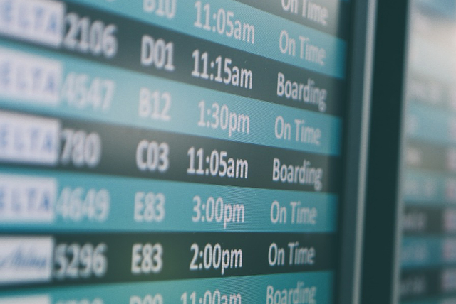 Țările din Europa de Est încearcă să își aducă înapoi cetățenii care au emigrat aeroport