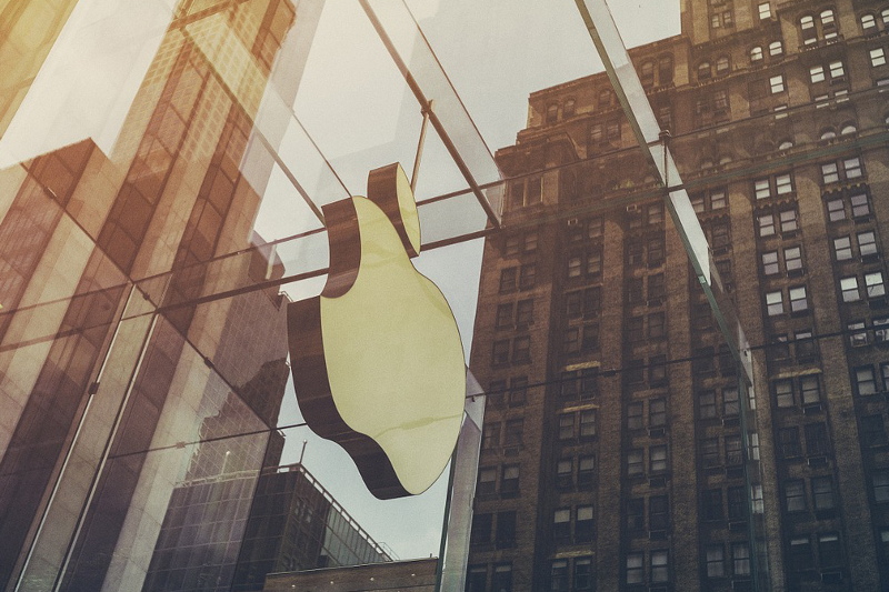 Tim Cook a primit în primii cinci ani de mandat ca CEO Apple 373 mil. dolari în acțiuni apple