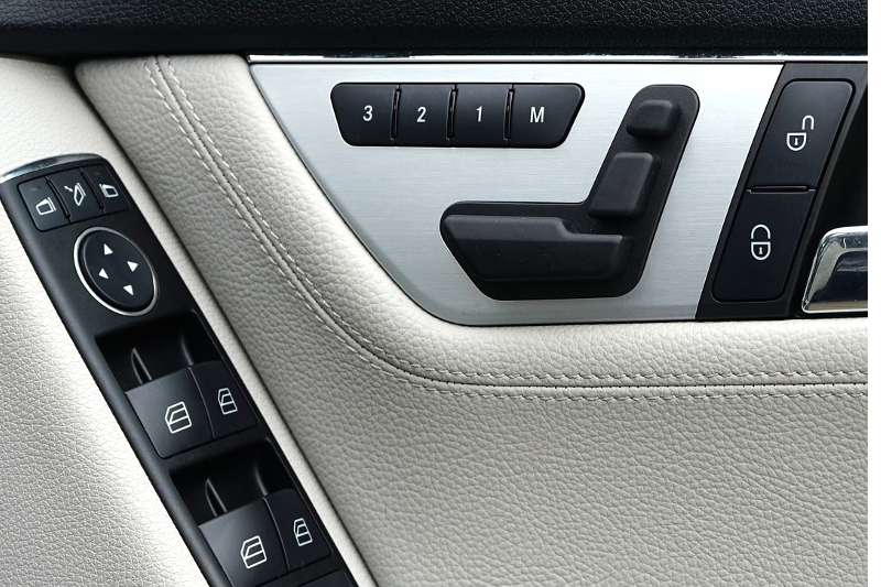 car-1535025_1280