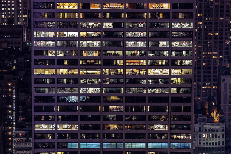 PwC: Rentabilitatea capitalului uman în companiile private din România s-a îmbunătăţit cu peste 12% building-1210022_1280