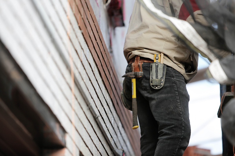 Eurostat: România a înregistrat cea mai mare creștere a costului orar al forței de muncă din UE construction-worker-569149_1280