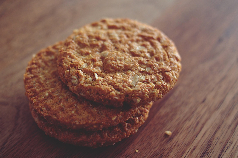 Studiu: Românii cheltuiesc 43 de milioane de euro pe cadouri dulci în decembrie cookies-690037_1280