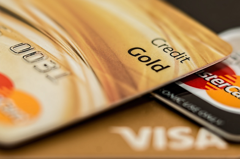 Visa: Românii vor cheltui cu cardul peste 1,5 milioane de euro pe oră înaintea Crăciunului credit-card-1520400_1280