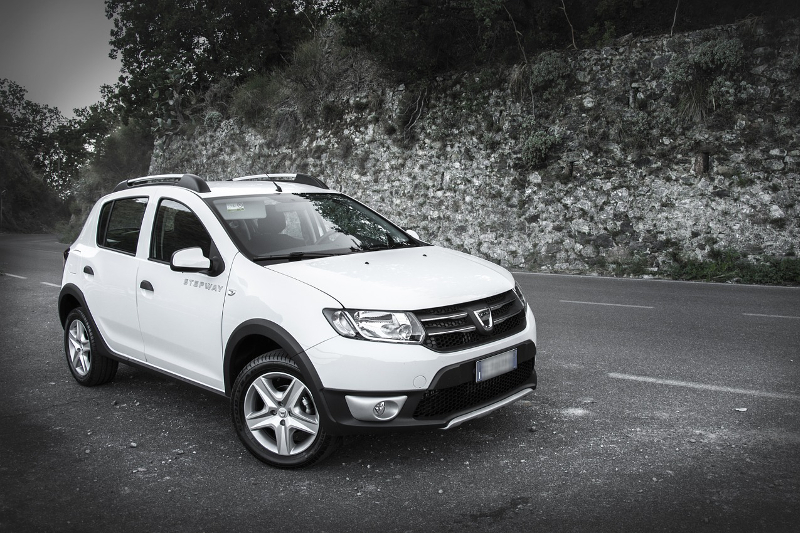 Dacia a stabilit un nou record comercial în 2016 dacia-1179094_1280
