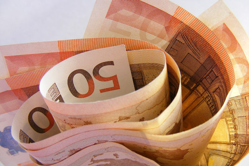 BNR: Investițiile străine au însumat 3,9 miliarde de euro în primele 11 luni din 2016 money-87224_1280