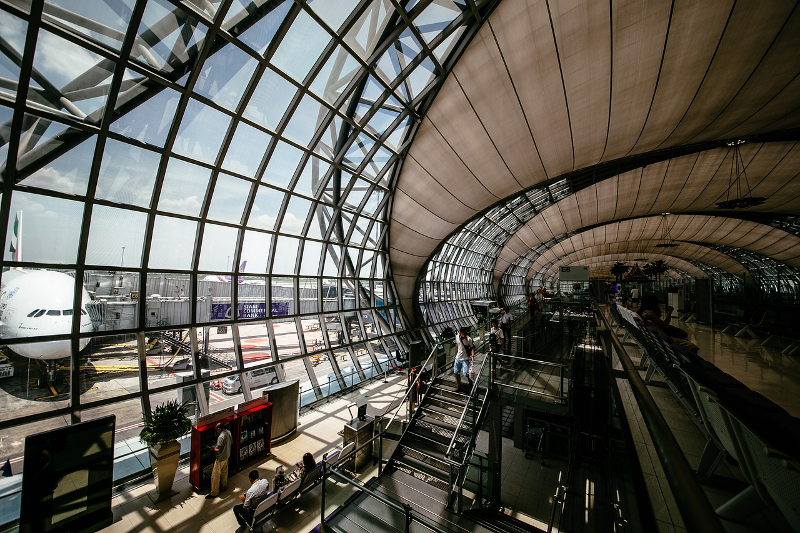 Cu cât timp înainte trebuie cumpărat biletul de avion pentru a obține un preț bun airport-1853505_1280