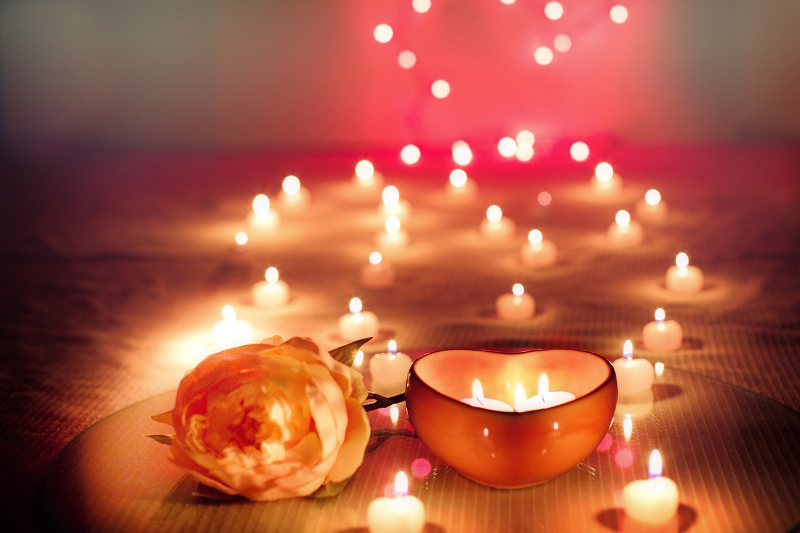 Magazinele online: Vânzările vor crește cu până la 80% de Ziua Îndrăgostiților, 1 și 8 Martie candles-2000135_1280