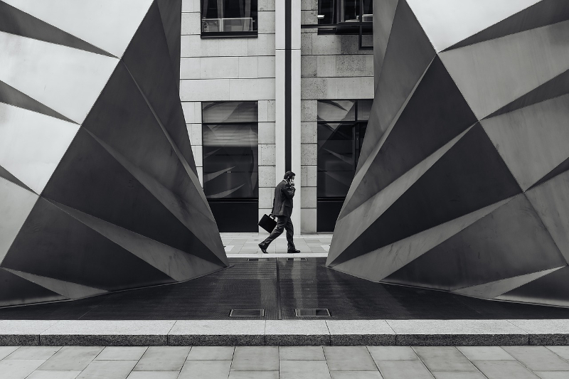Deloitte: Lipsa personalului calificat și scăderea prețurilor îi îngrijorează pe managerii români architecture-1850732_1280