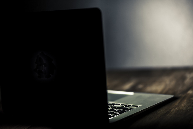 Studiu: Procentul utilizatorilor care folosesc programe de tip adblock s-a dublat în ultimul an macbook-1280687_1280