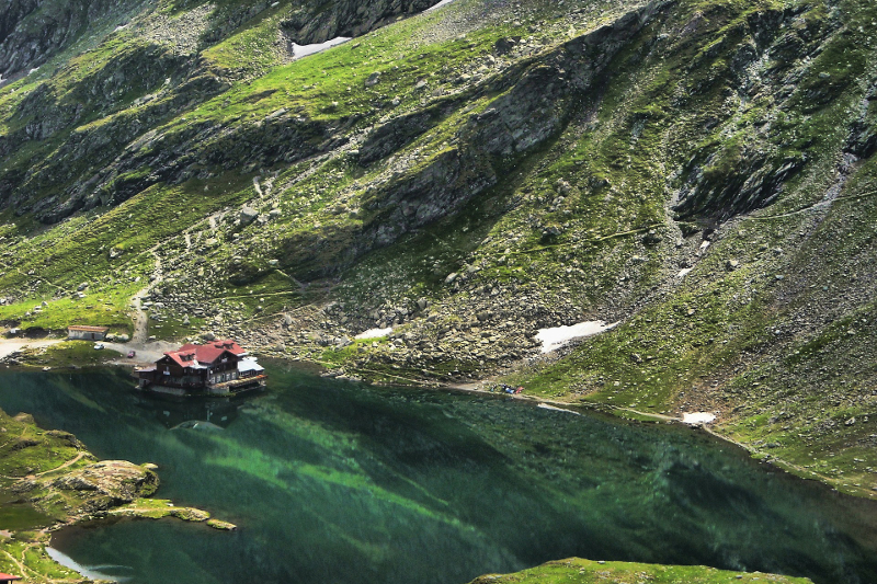 FOCUS: Care este profilul turistului străin care vizitează România – ce vizitează și cât cheltuie fagaras-79150_1920