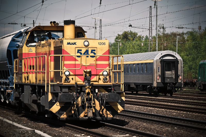 INS: Transporturile de mărfuri și pasageri au crescut cu 8% în 2016, cele rutiere având cota de 78% locomotive-1399080_1280
