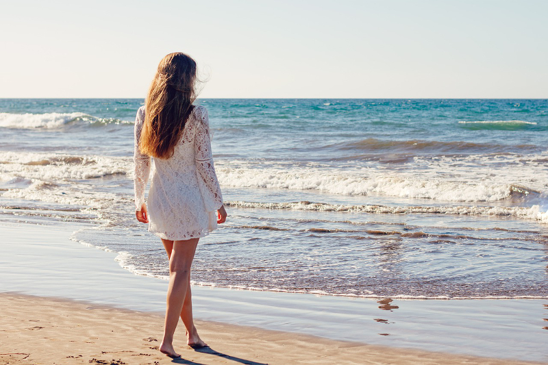 Cât costă excursiile pentru minivacanța de 1 mai young-woman-1745173_1280