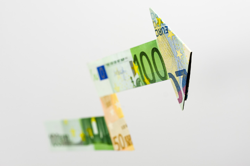 Sondaj: Antreprenorii anticipează creșterea inflației și un curs de peste 4,7 lei/euro în 2018 arrow-3078560_1280