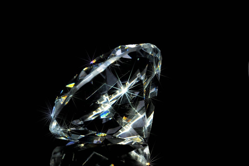 Un diamant „rar” ar putea fi vândut la un preţ record, de peste 30 de milioane de dolari, la Londra diamond-741754_1280