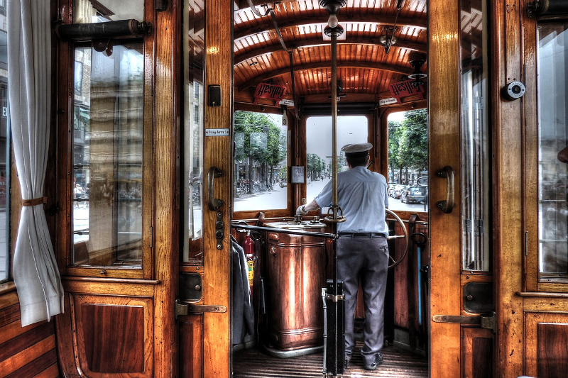 old-tram-2315501_1280