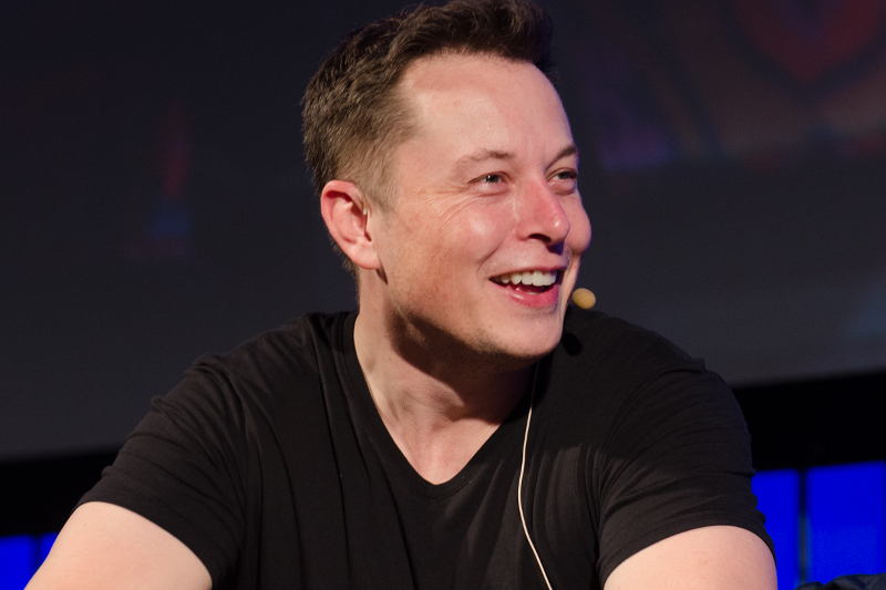 Elon Musk are posibilitatea de a deveni cel mai bogat om din lume Elon_Musk_b-a