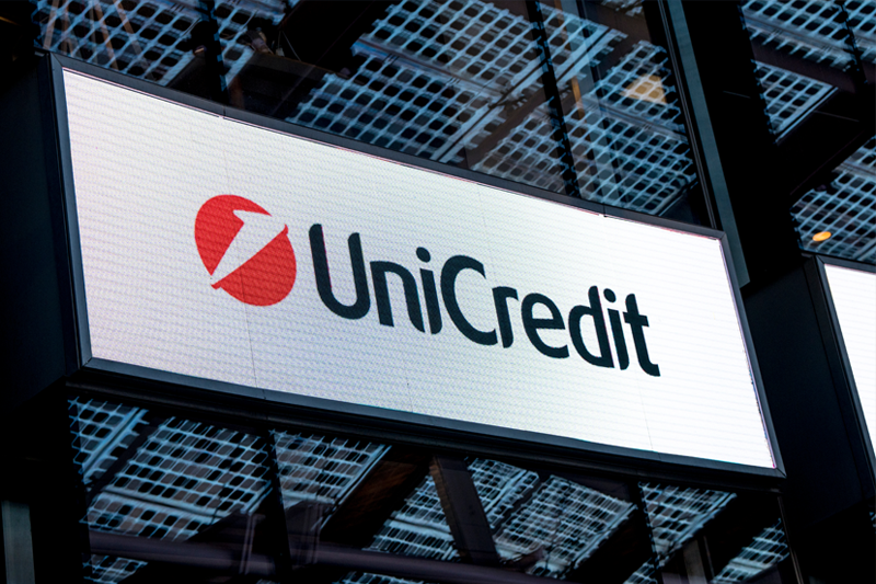 UniCredit Bank România se retrage de pe Facebook, de la 1 iunie 011