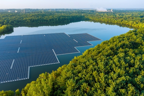 Sisteme solare plutitoare pe râul Olt. Hidroelectrica și Masdar au semnat un acord de 1,5 miliarde de euro pentru următorii 3 ani. Sisteme fotovoltaice plutitoare