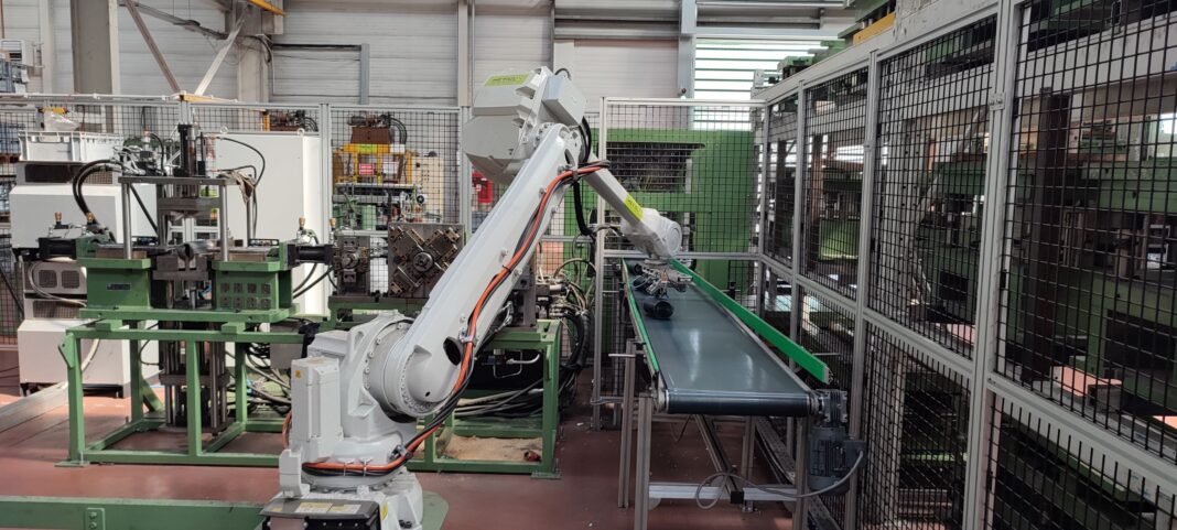 Datorită automatizării producției de sisteme pluviale, Metigla crește productivitatea cu 40%. Compania oferă soluții moderne și durabile pentru sisteme complete de acoperire Metigla robotizare