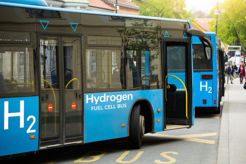 Producătorii europeni de camioane: condițiile favorabile au rămas cu ani în urmă, iar calendarul de conformitate pentru emisiile de CO2 din 2030 trebuie ajustat Autobuz cu emisii zero
